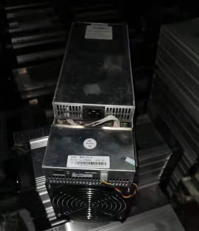 52 J / MH Asic Whatsminer M32 66T 3312W 390mm * 155mm * 240mm Mức tiêu thụ điện năng thấp